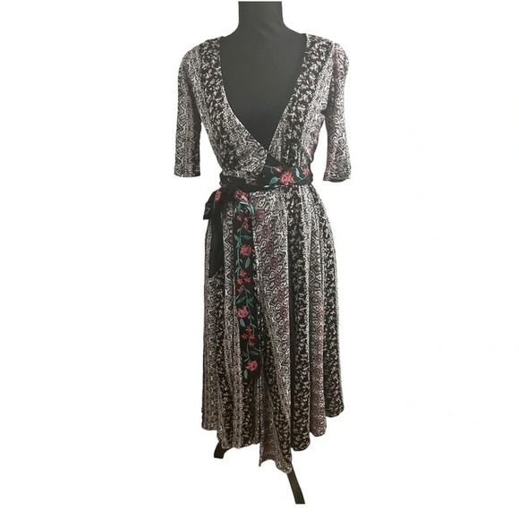 RIXO Morgan Tie Waist Boho Floral Contemporary Designer Luxury Women’s Designer - Picture 1 of 9